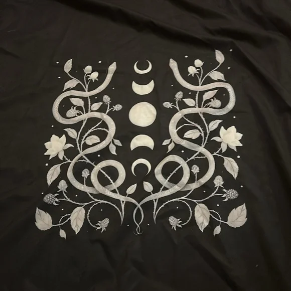 Robe - Picture 3 of 3